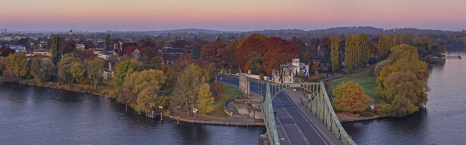 Berliner Vorstadt mit Glienicker Brücke Panorama,
        
    

        Picture: PMSG/André Stiebitz